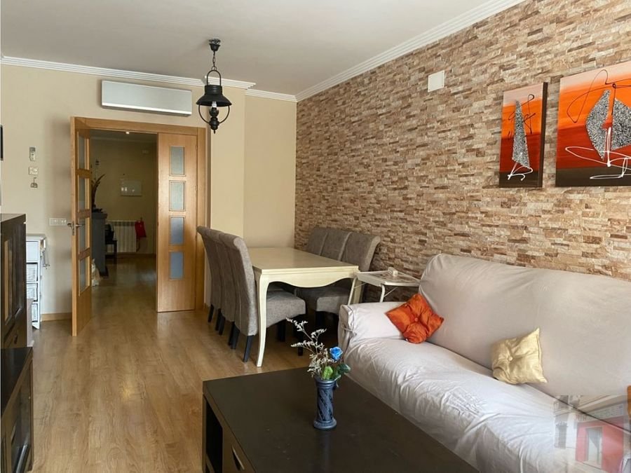 Se vende piso semi céntrico
